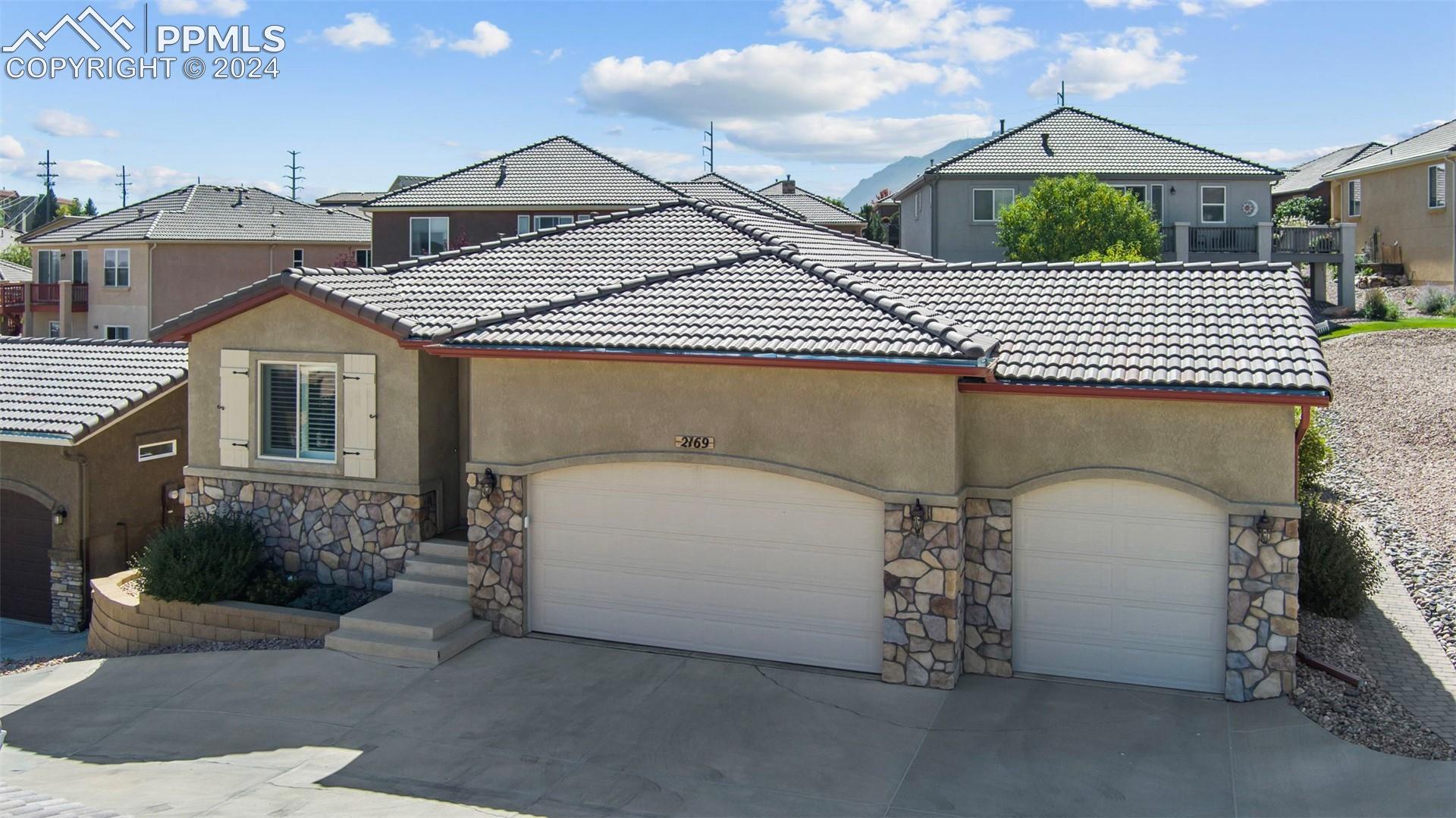 2169 Lone Willow View