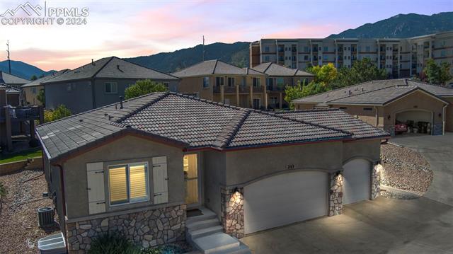 2169 Lone Willow View