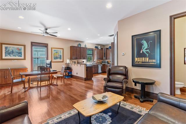 611 E Willamette Avenue