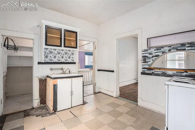 121 W Fountain Boulevard