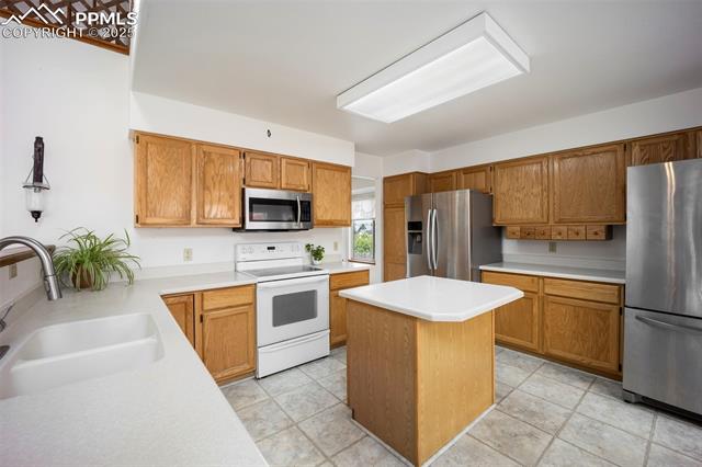 3887 Point Of The Rocks Drive