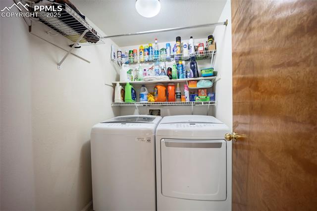 3887 Point Of The Rocks Drive