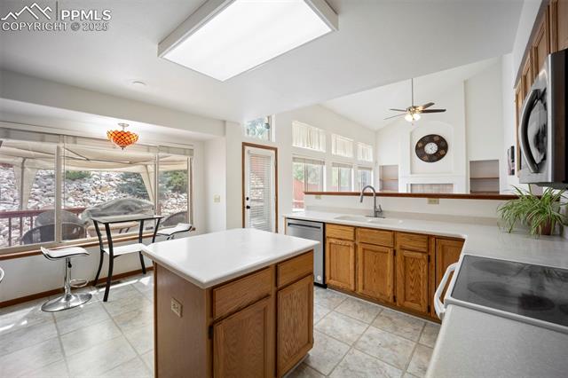 3887 Point Of The Rocks Drive