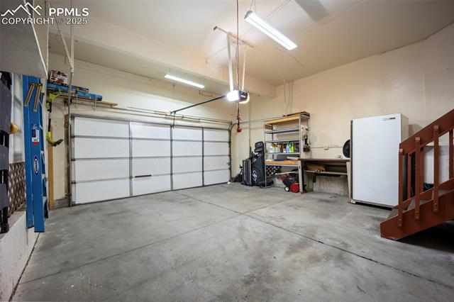 3887 Point Of The Rocks Drive