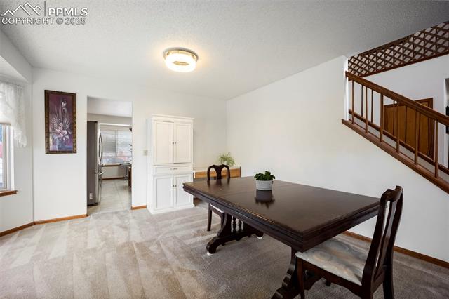 3887 Point Of The Rocks Drive