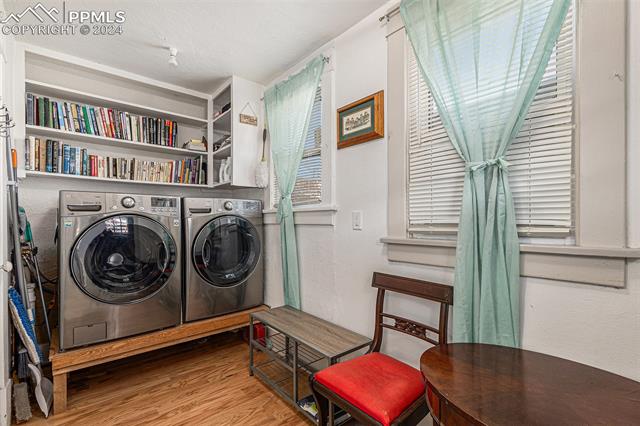 924 W Cucharras Street