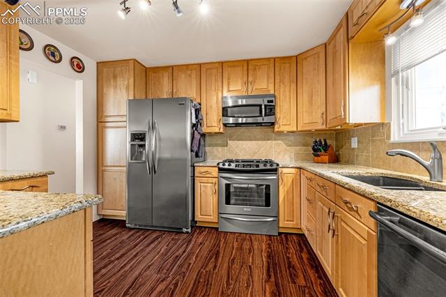 5450 Flintridge Drive