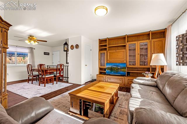 5450 Flintridge Drive