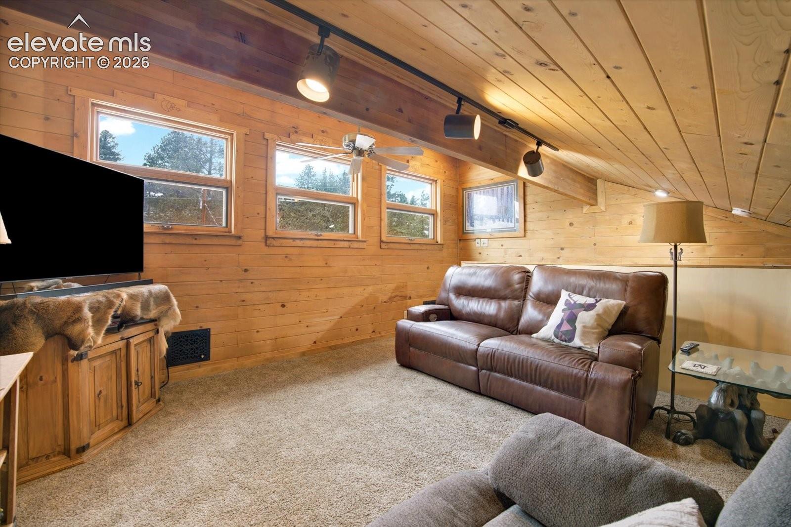 715 W Bison Creek Trail
