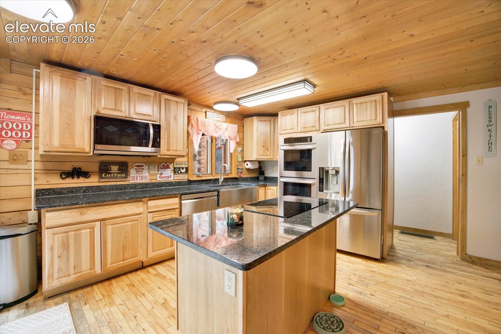 715 W Bison Creek Trail