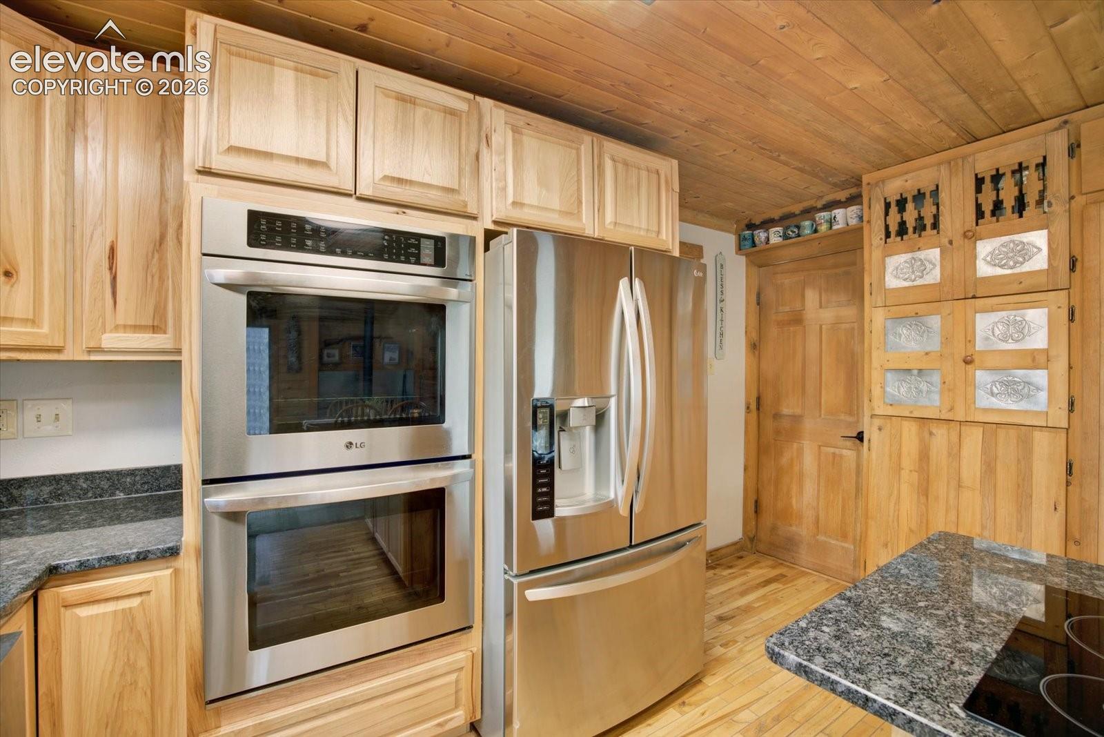 715 W Bison Creek Trail