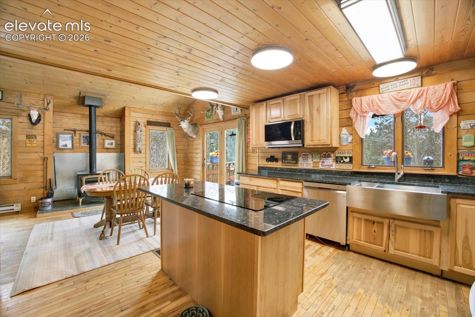 715 W Bison Creek Trail