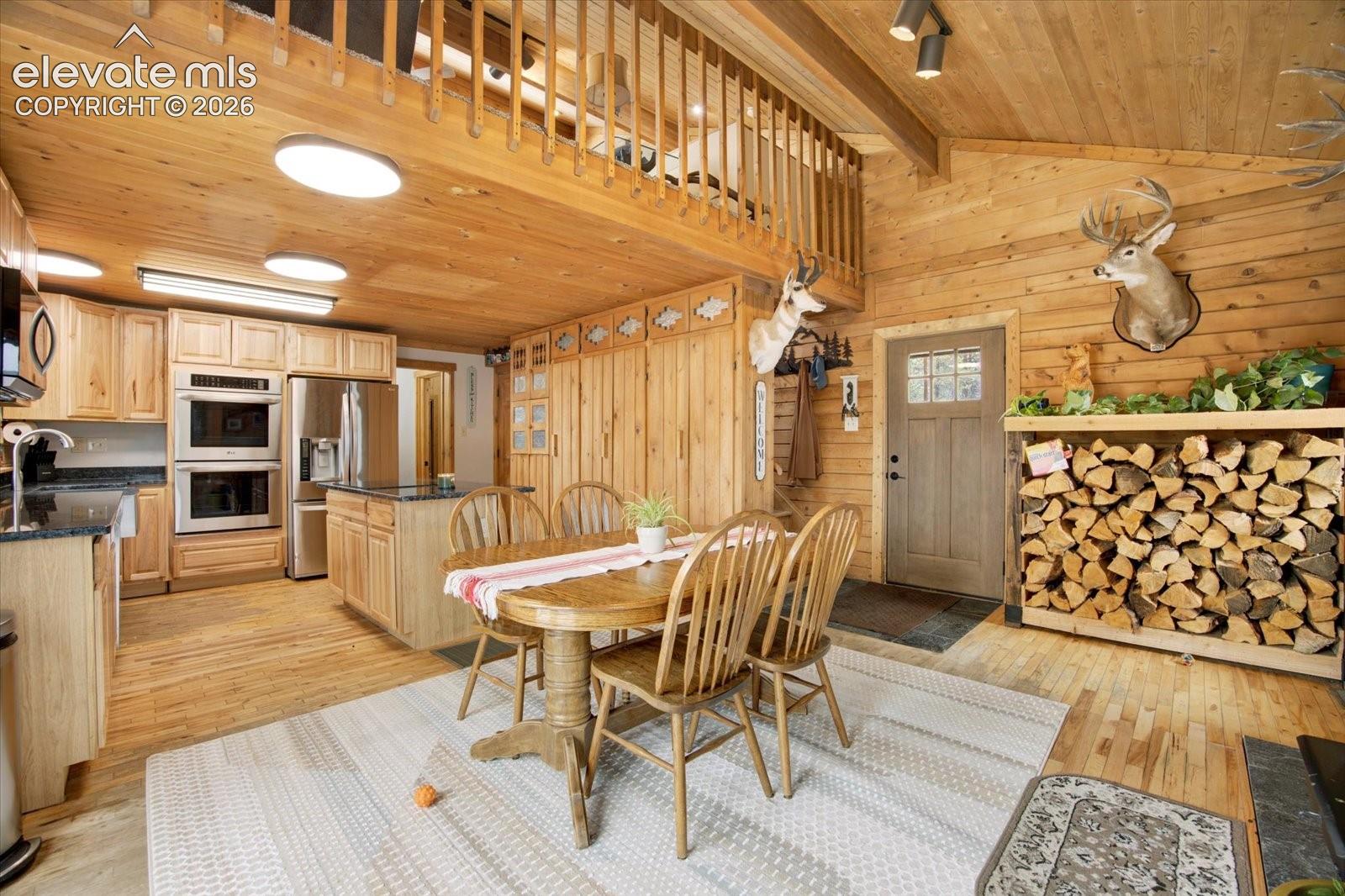 715 W Bison Creek Trail
