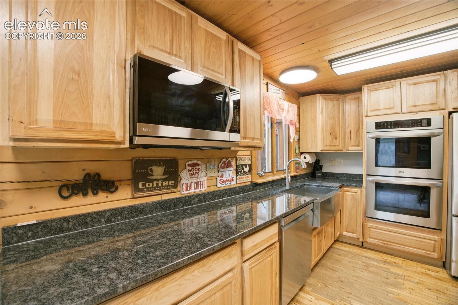 715 W Bison Creek Trail