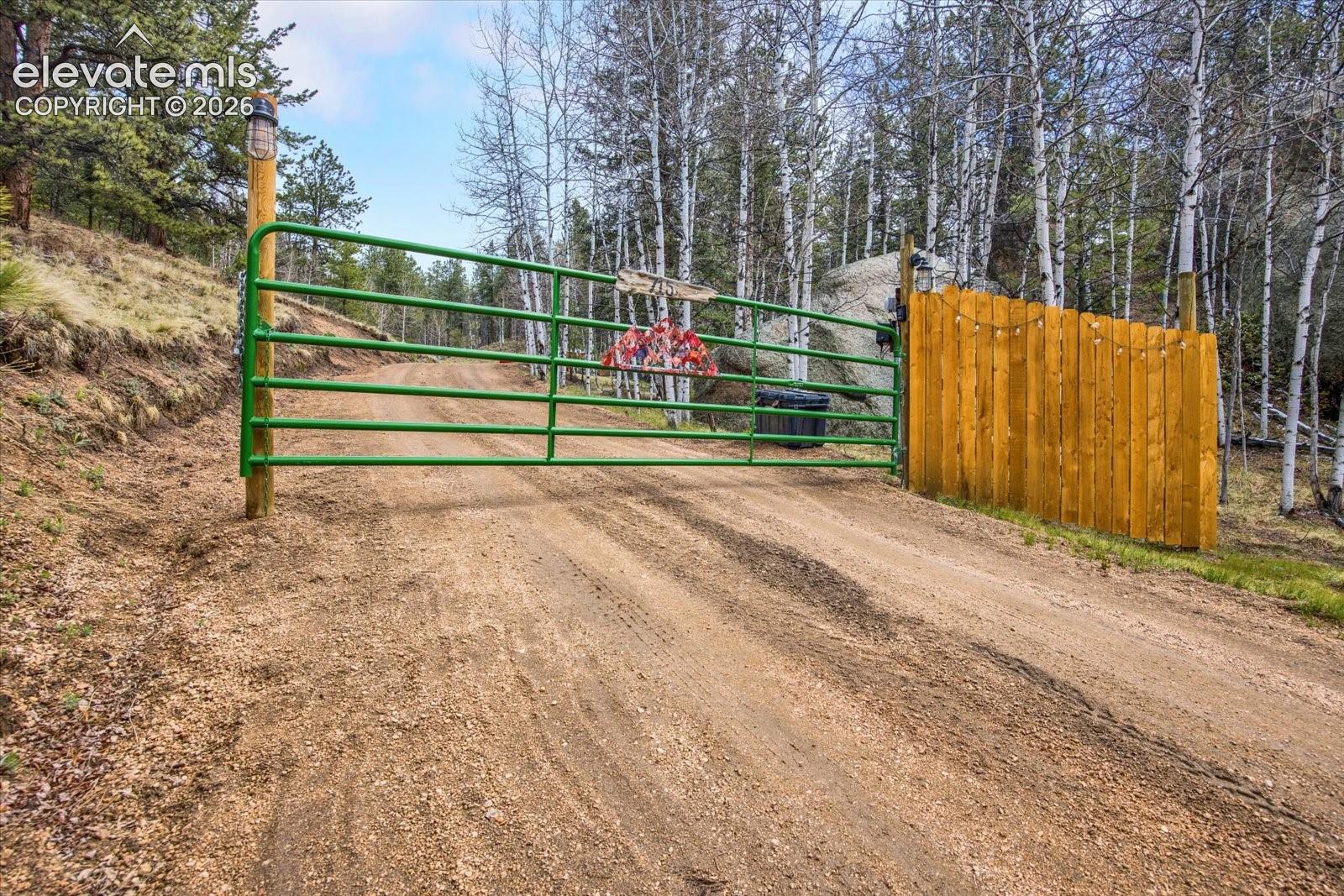 715 W Bison Creek Trail