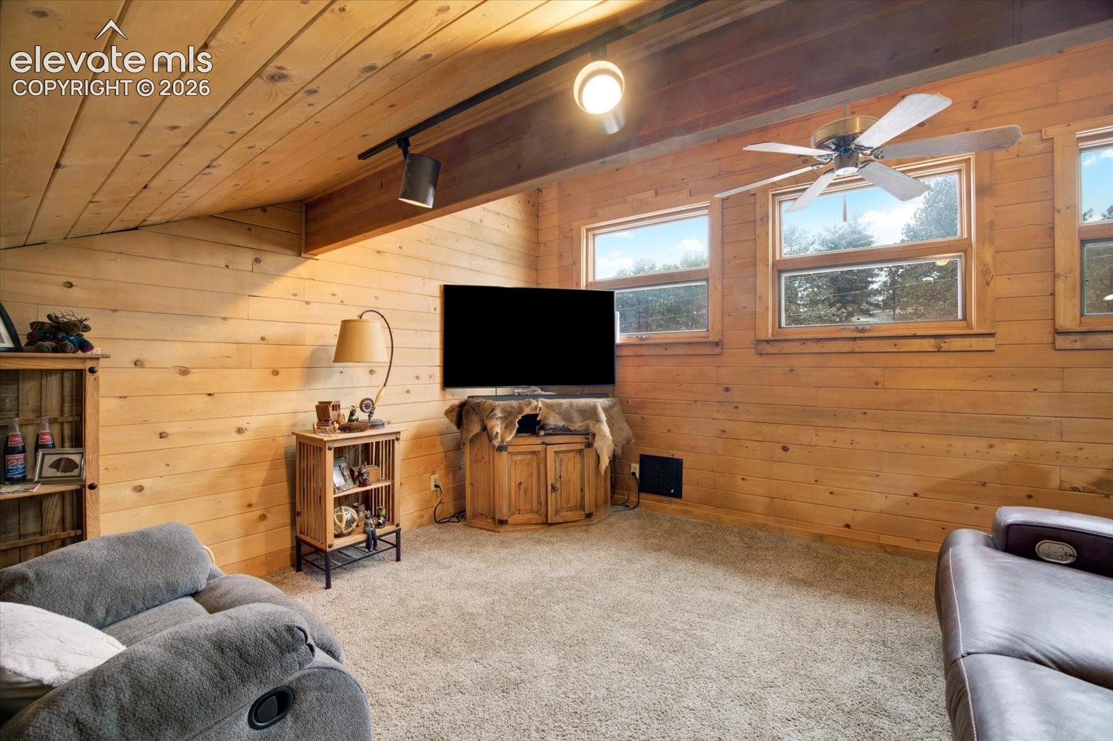 715 W Bison Creek Trail