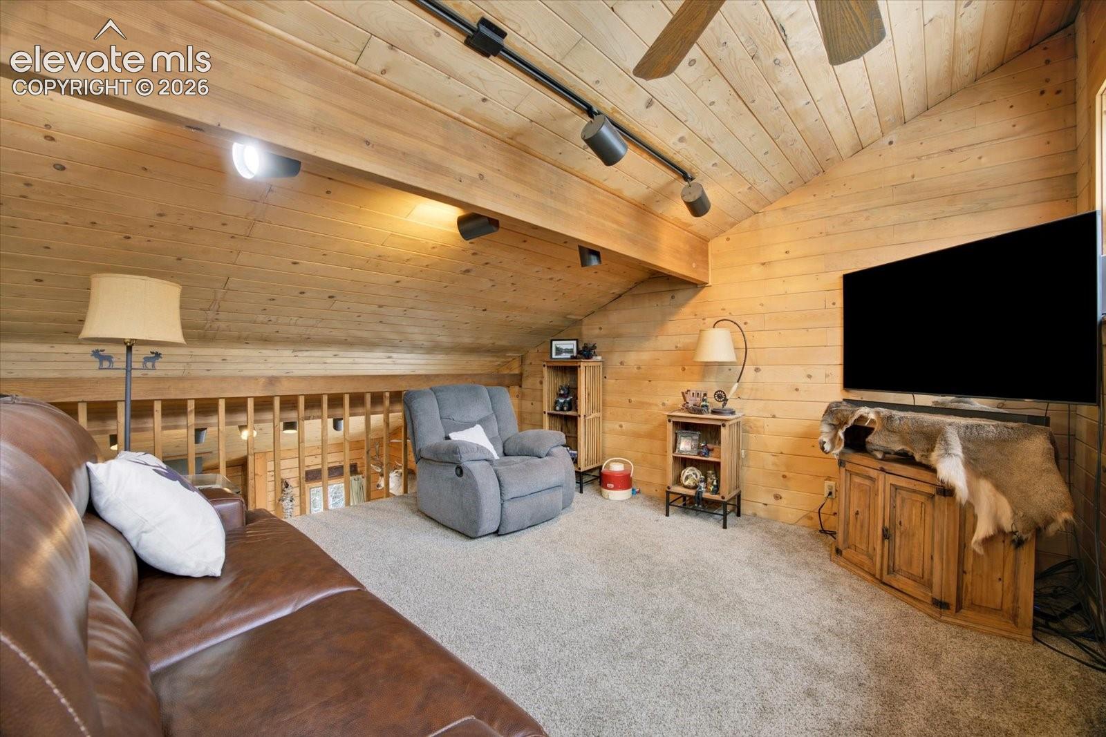 715 W Bison Creek Trail