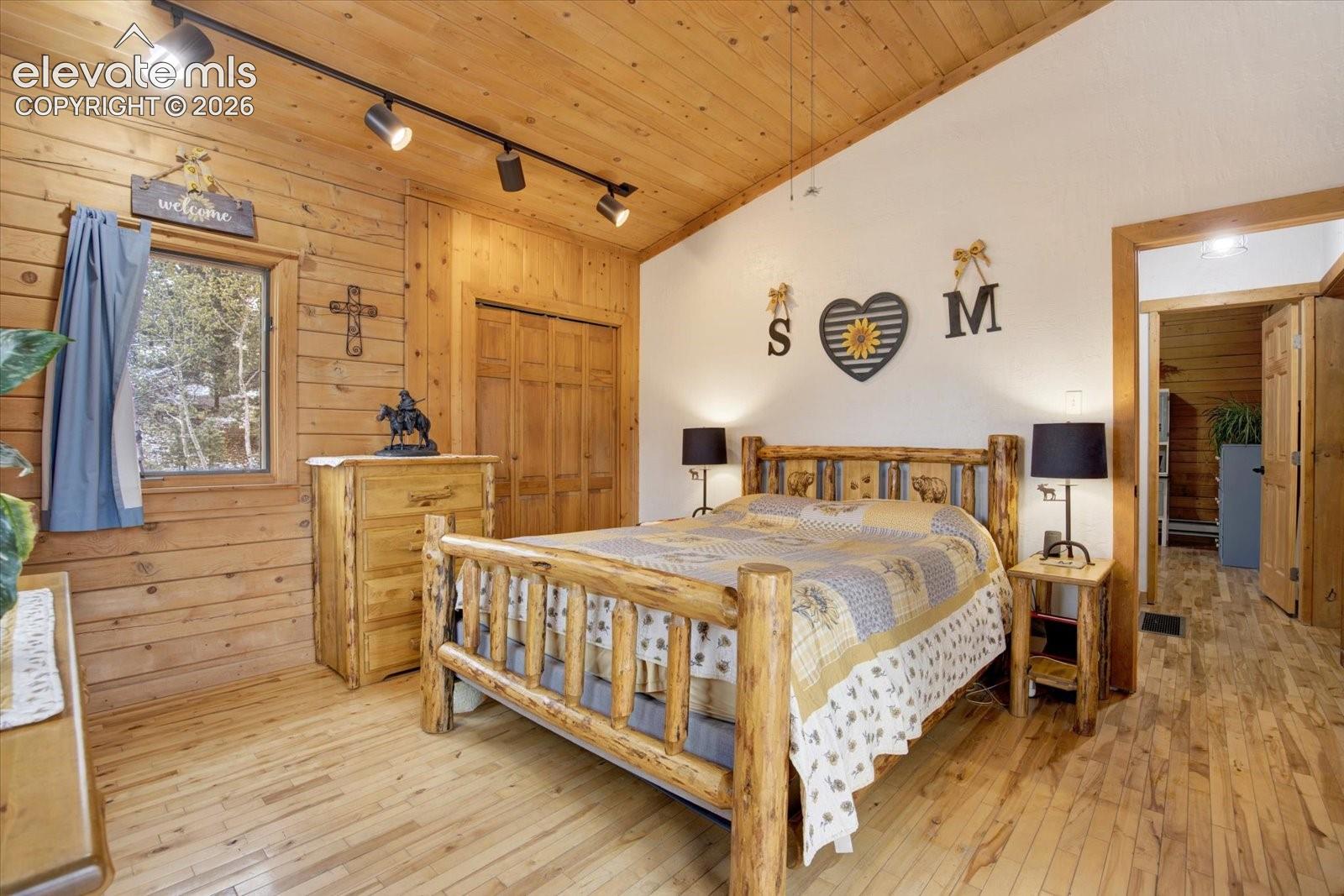 715 W Bison Creek Trail
