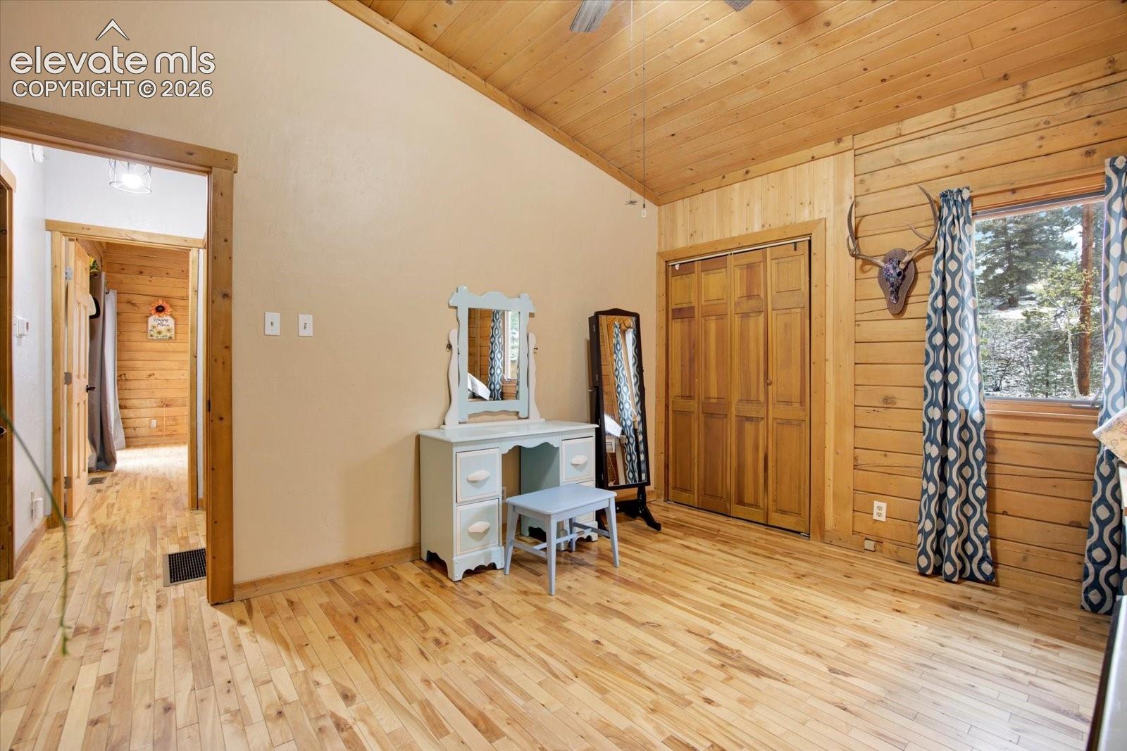 715 W Bison Creek Trail