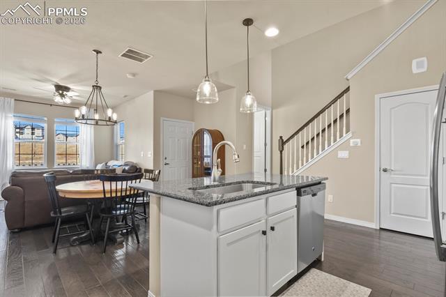 8842 White Prairie View