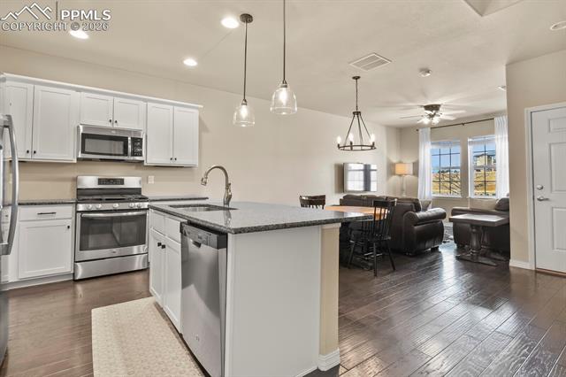 8842 White Prairie View