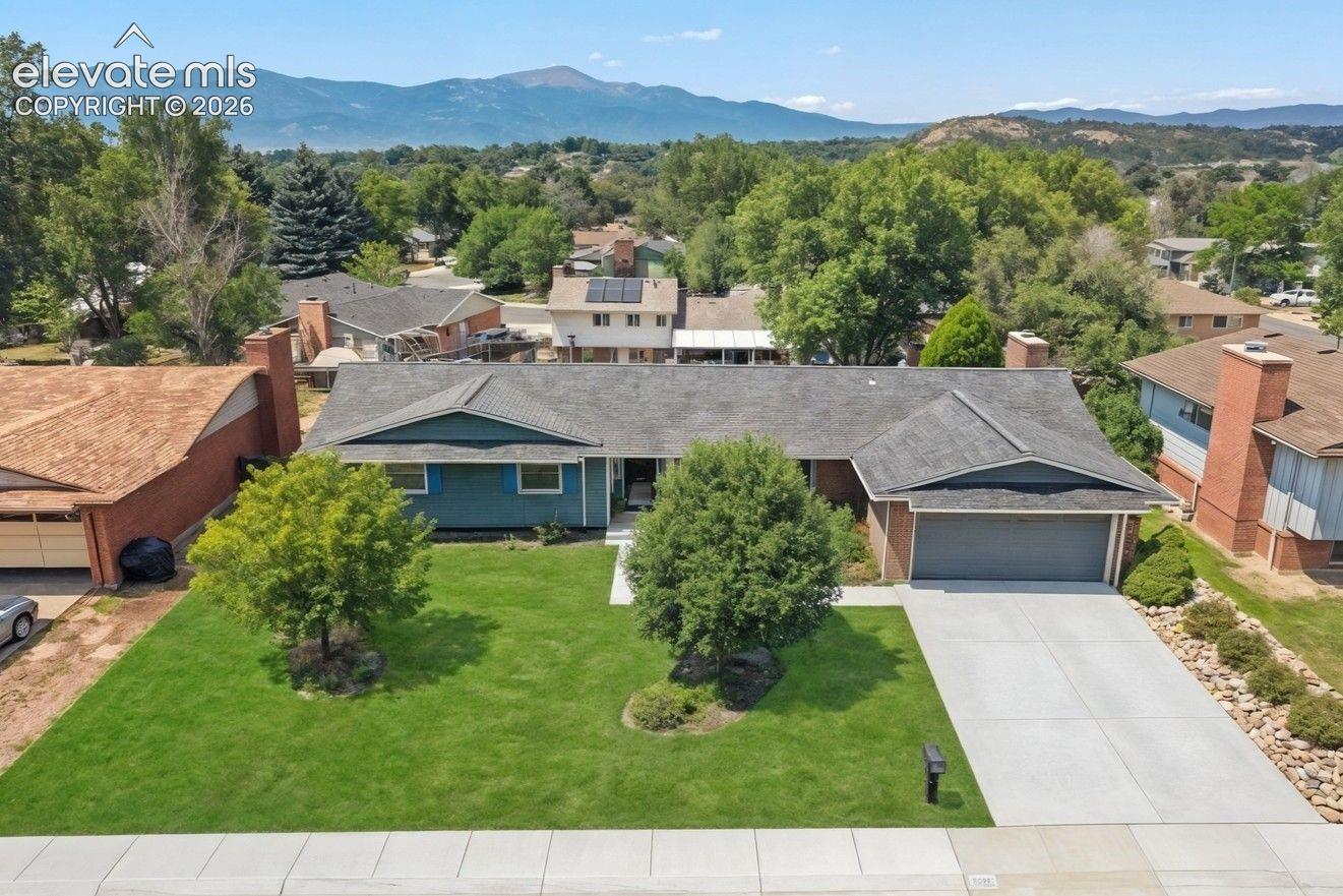 2210 W Greenwich Circle
