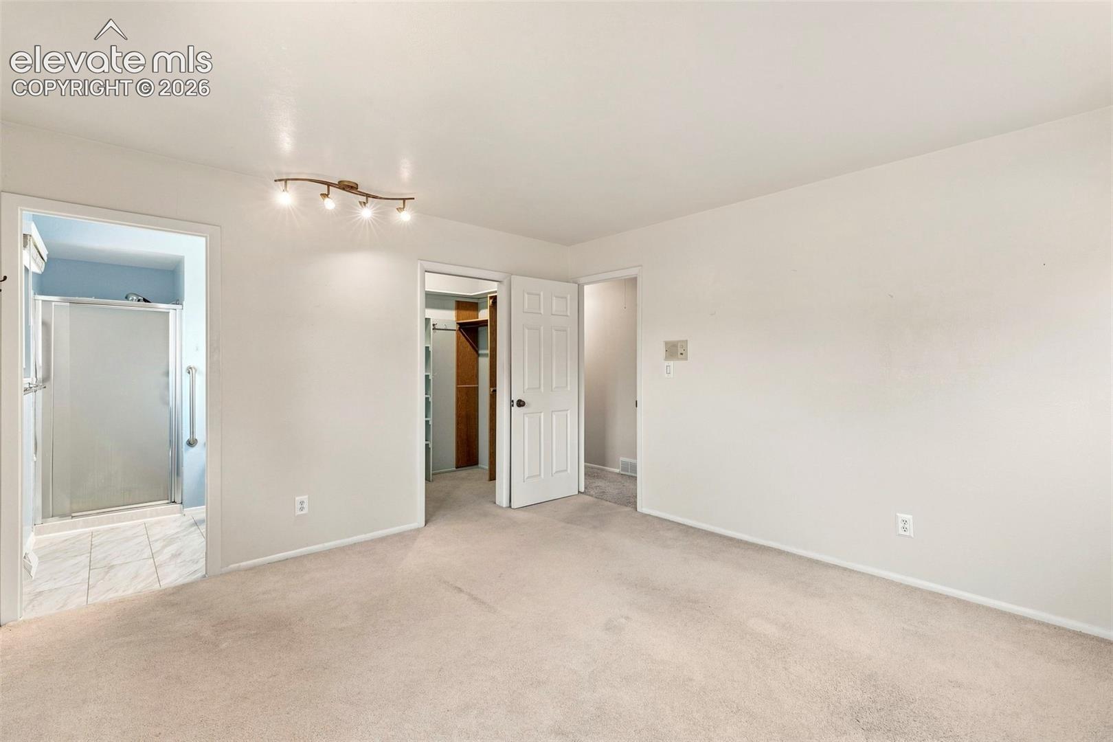 2210 W Greenwich Circle