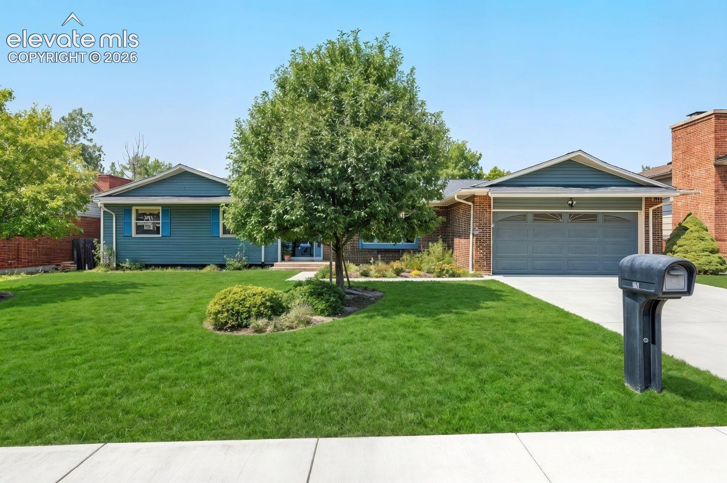 2210 W Greenwich Circle
