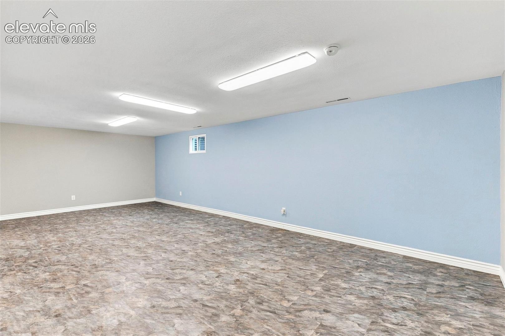2210 W Greenwich Circle