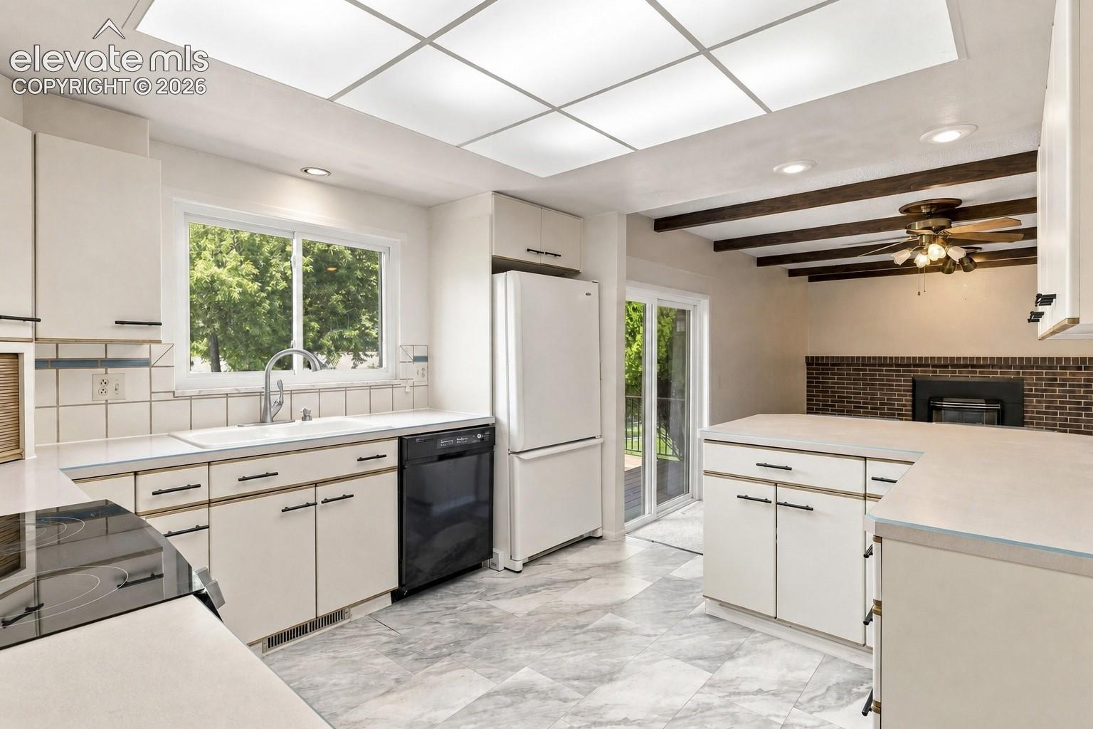 2210 W Greenwich Circle