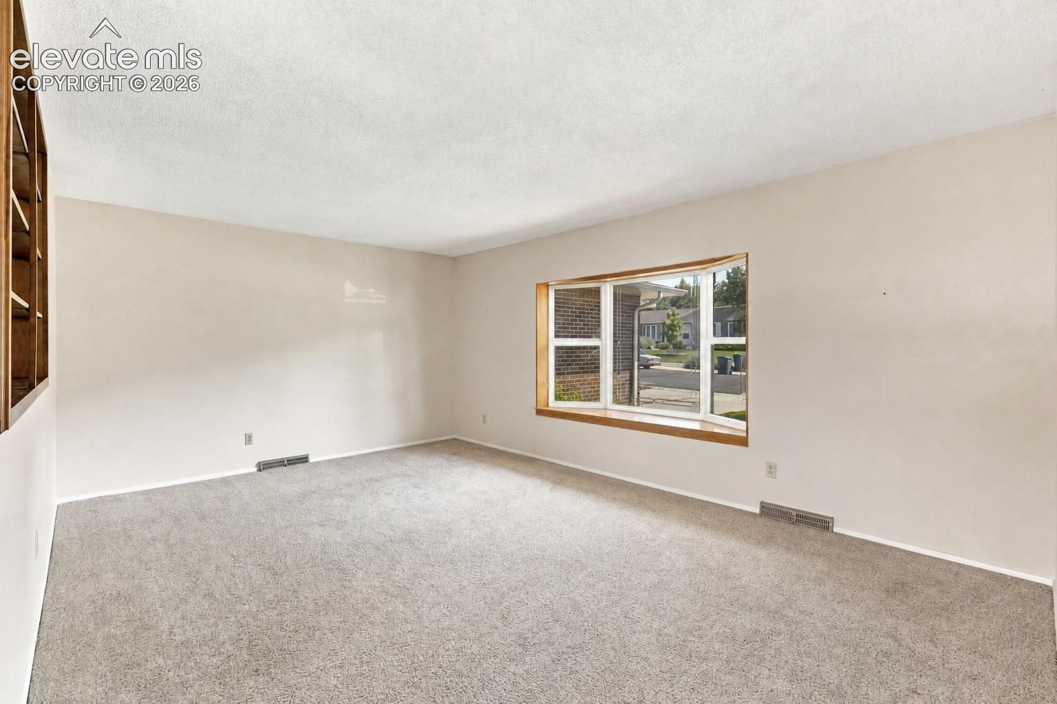 2210 W Greenwich Circle