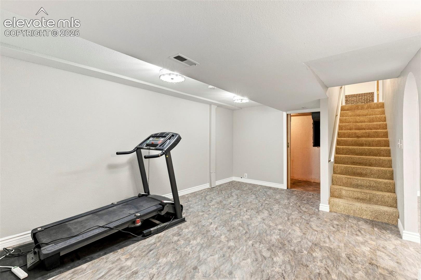 2210 W Greenwich Circle