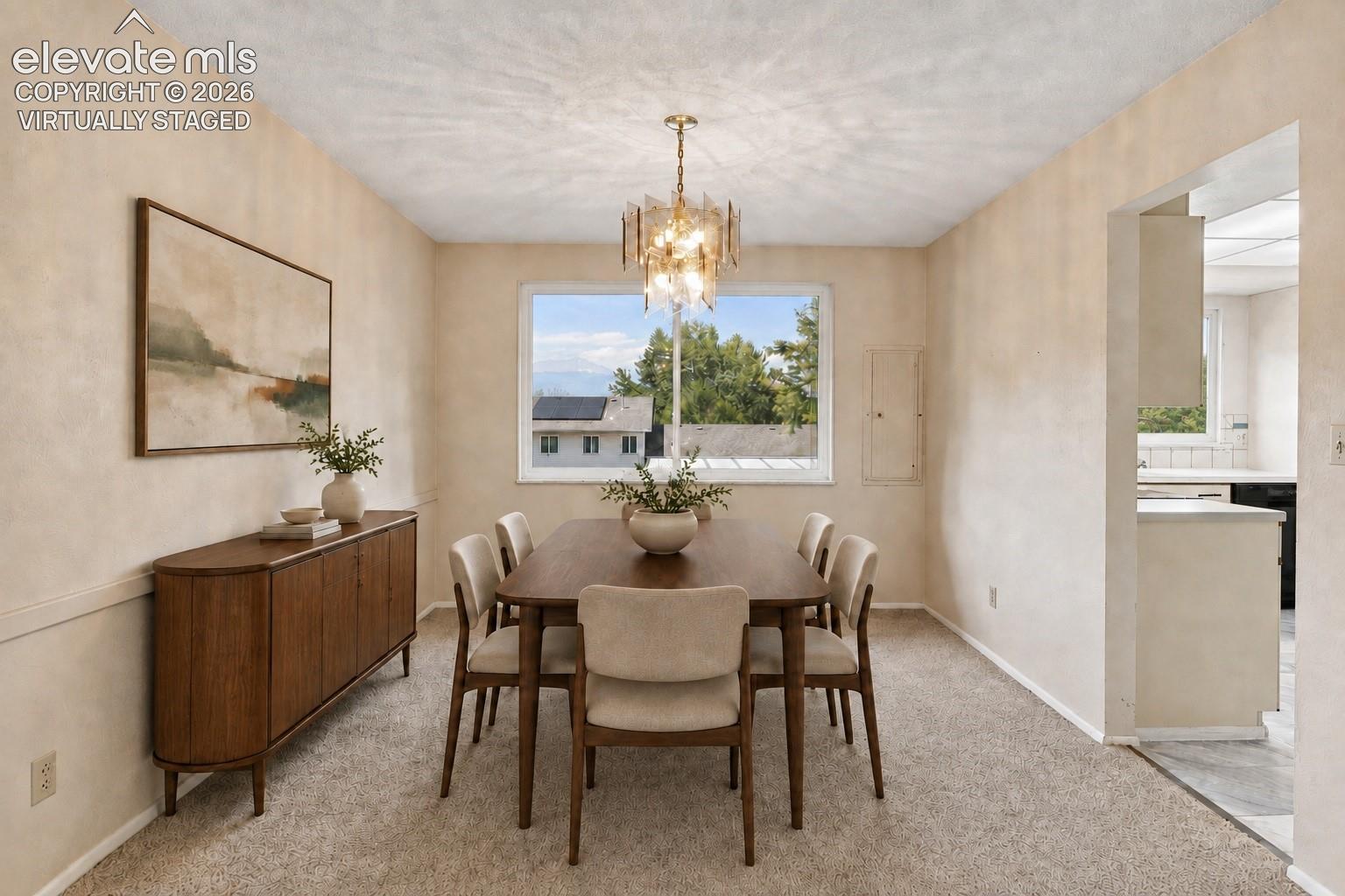 2210 W Greenwich Circle