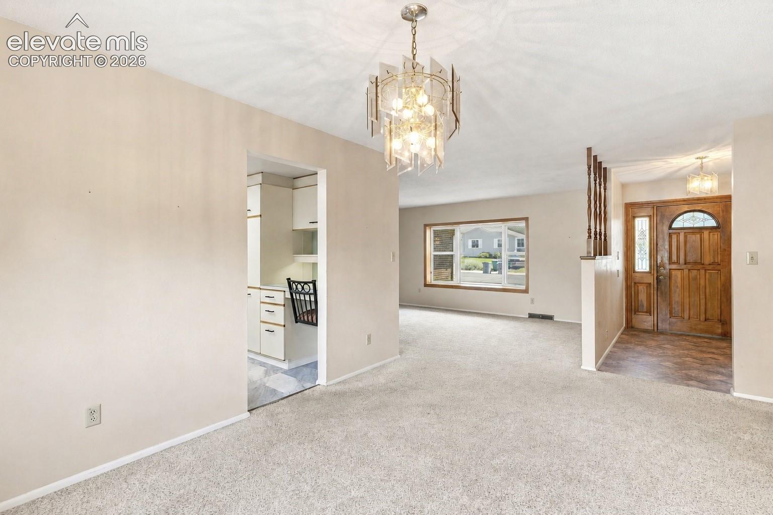 2210 W Greenwich Circle