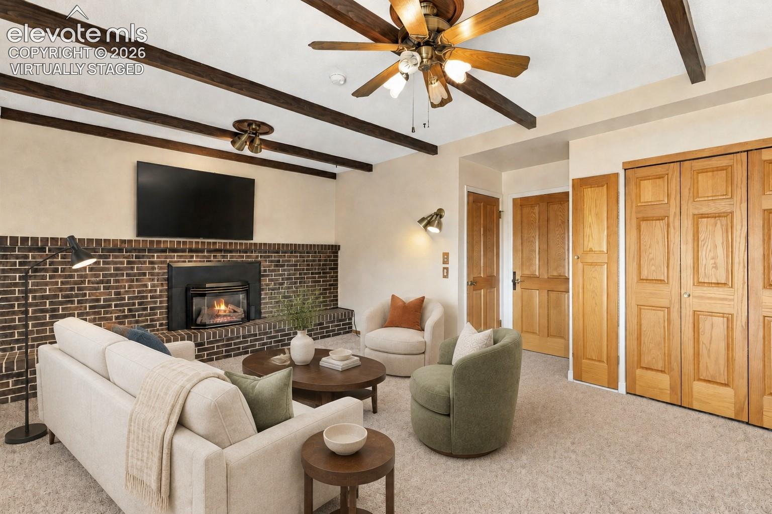 2210 W Greenwich Circle