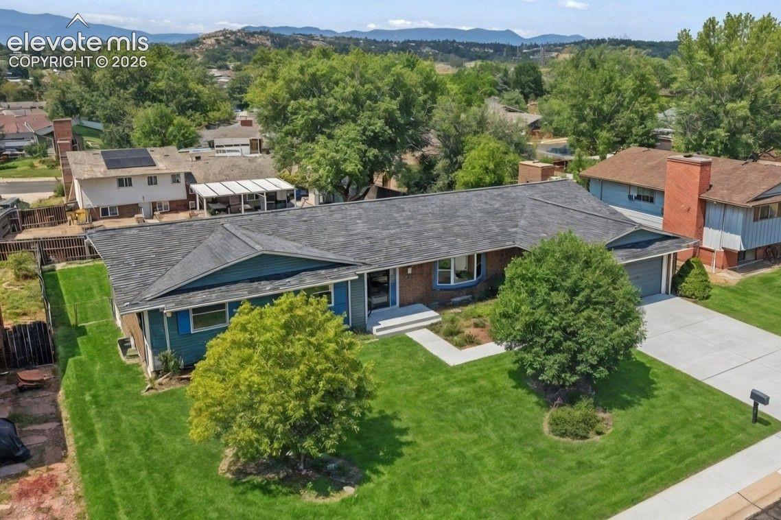 2210 W Greenwich Circle
