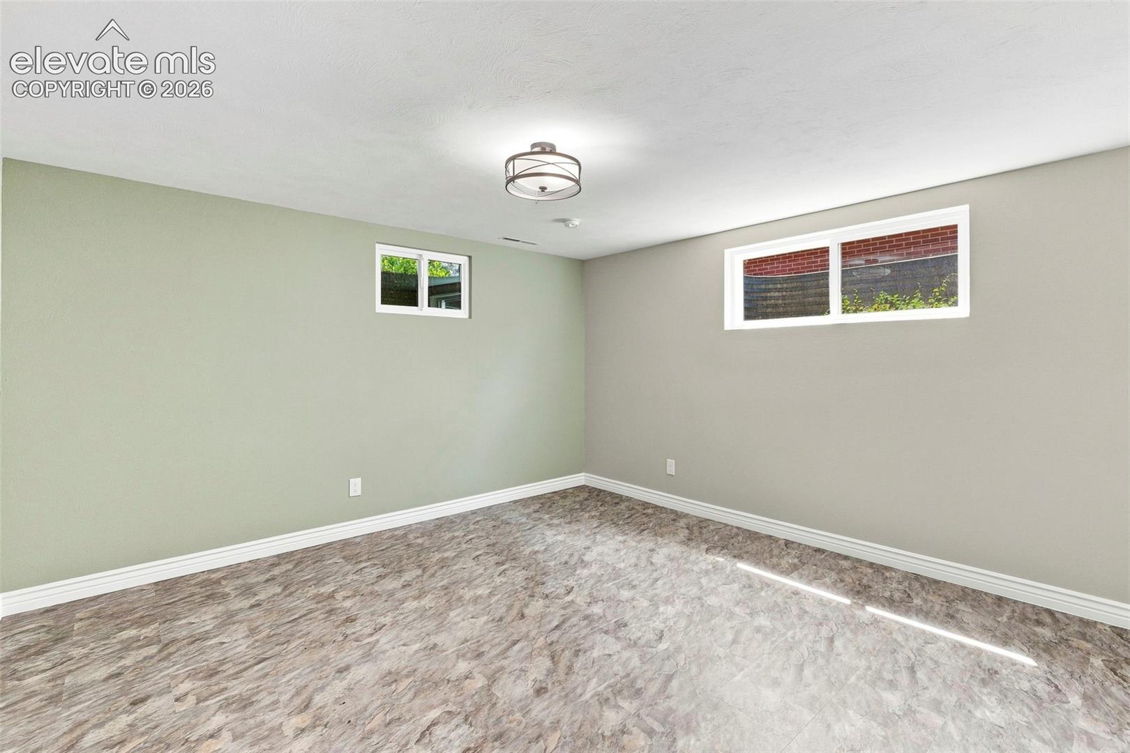 2210 W Greenwich Circle