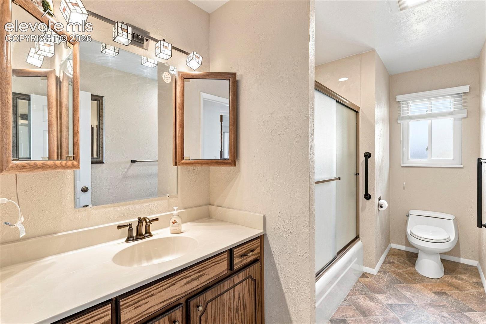 2210 W Greenwich Circle