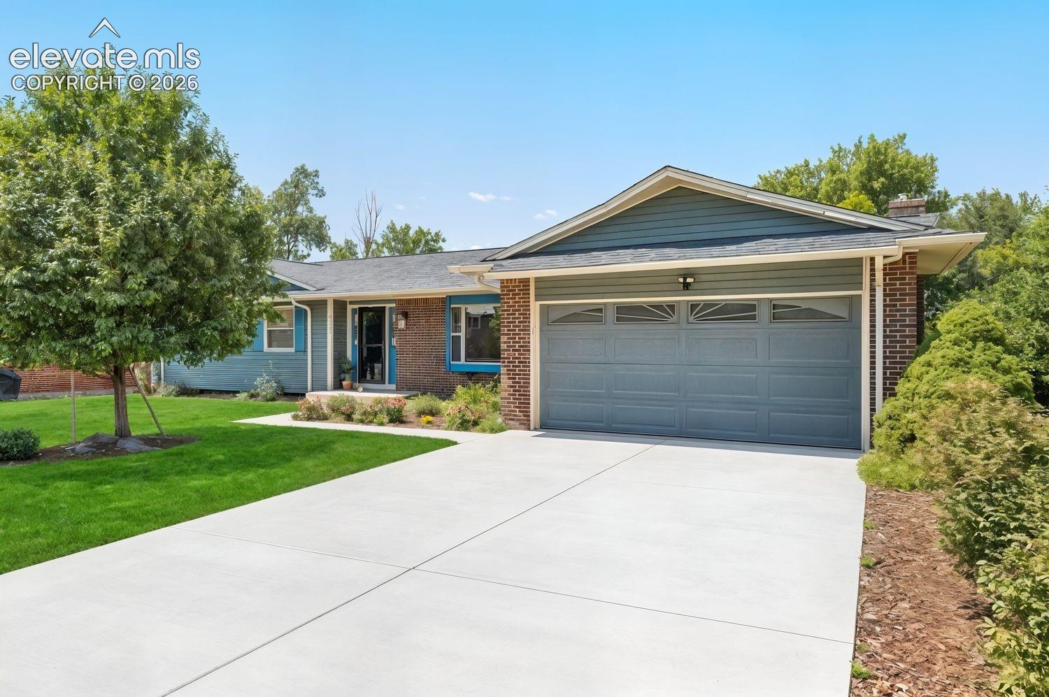 2210 W Greenwich Circle