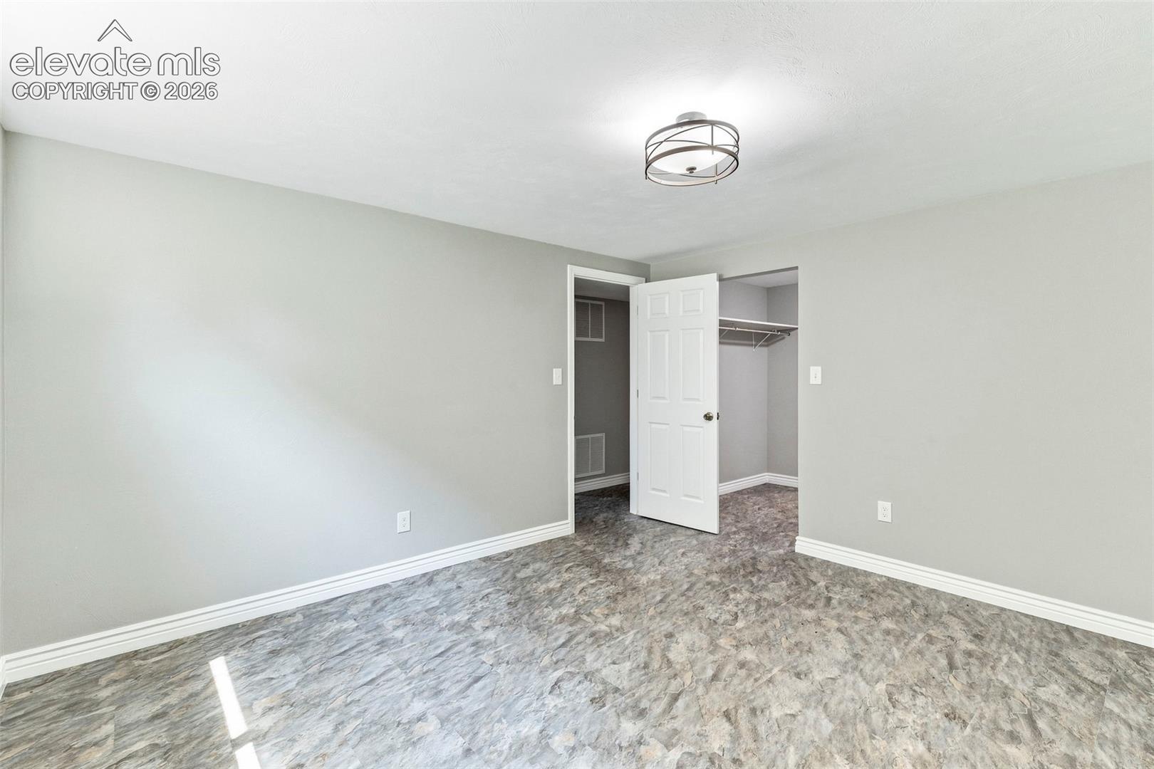 2210 W Greenwich Circle