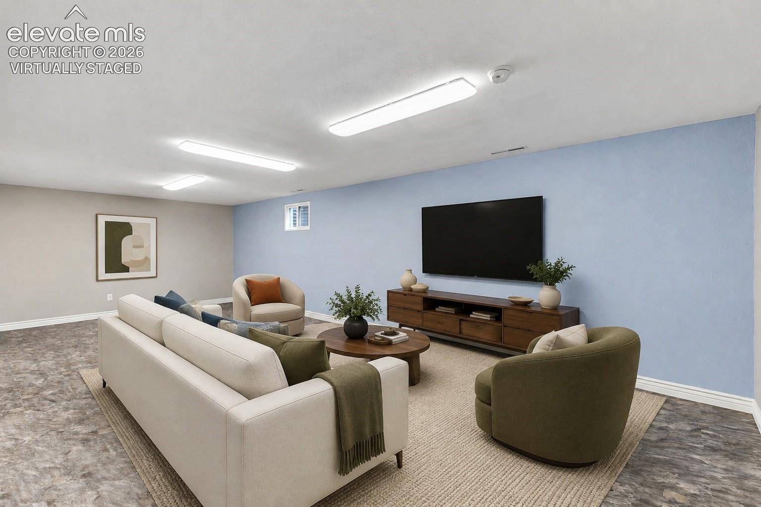 2210 W Greenwich Circle