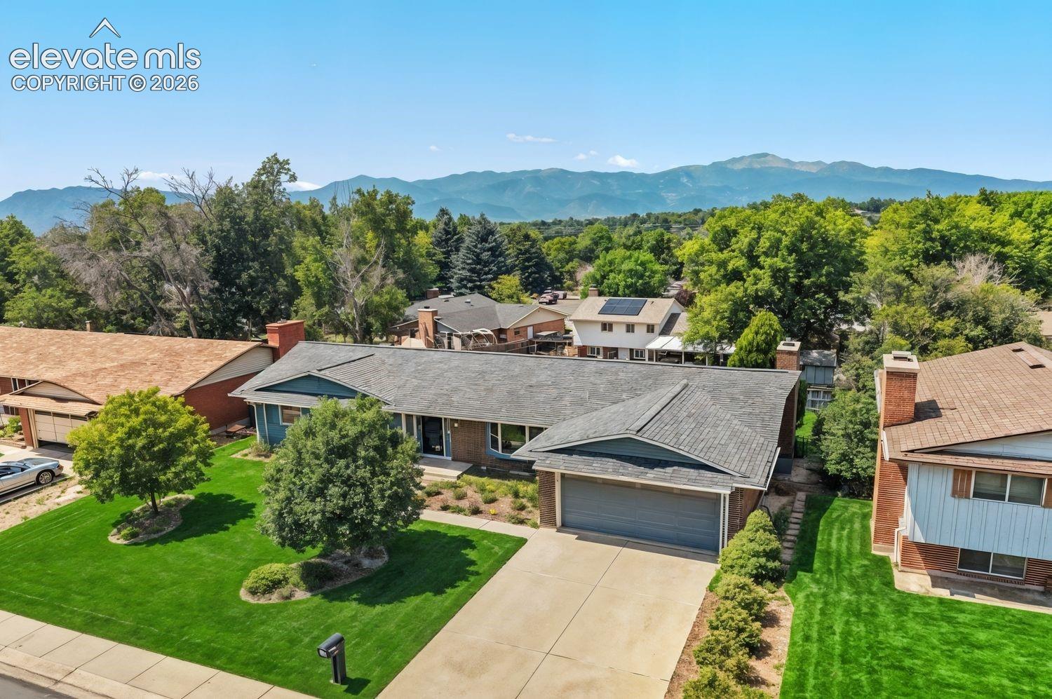 2210 W Greenwich Circle