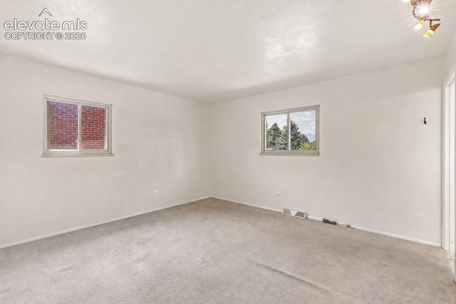 2210 W Greenwich Circle