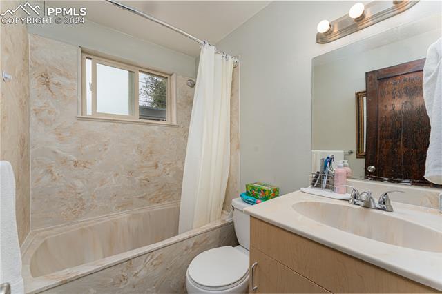 1017 E Columbia Street