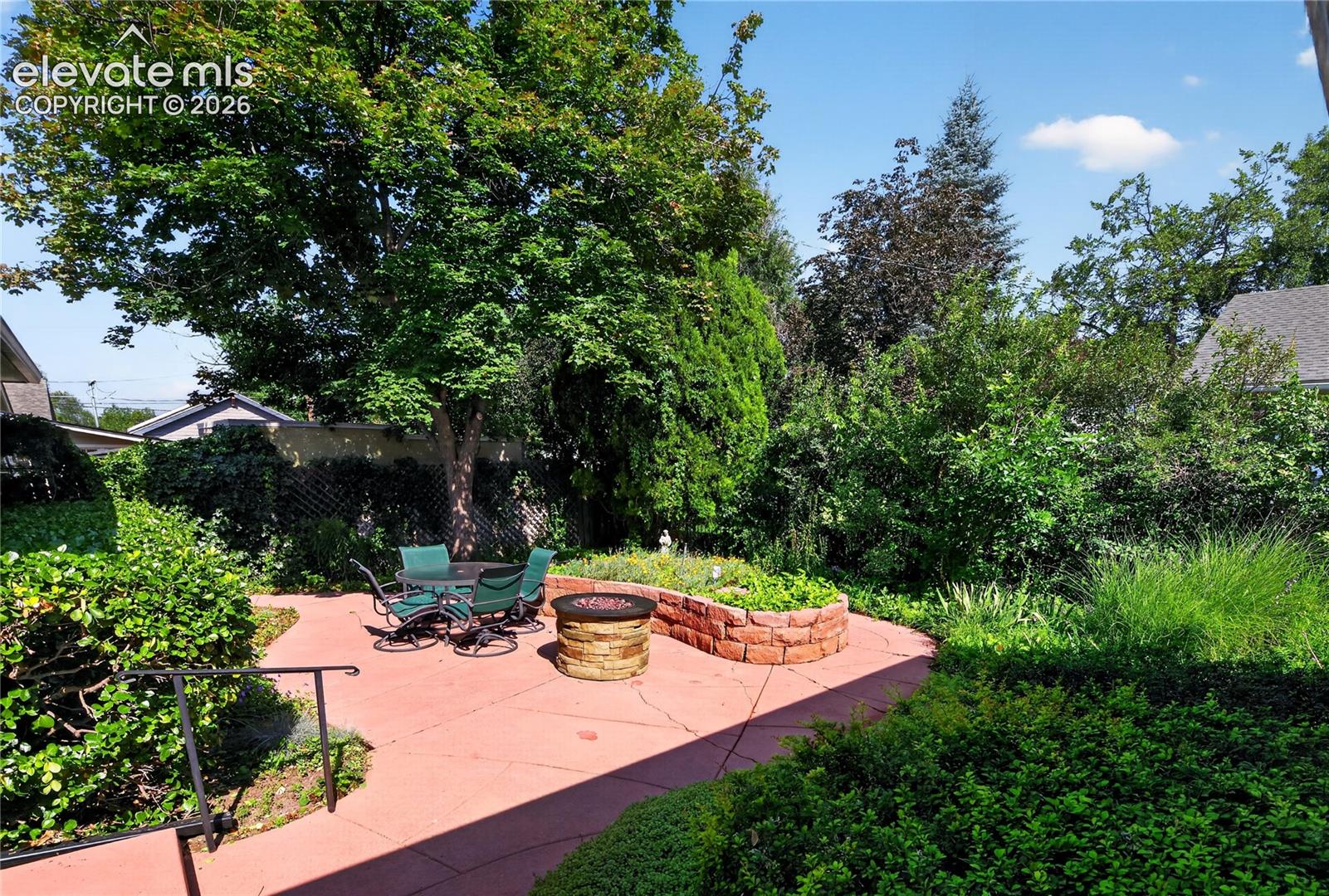 2204 N Cascade Avenue
