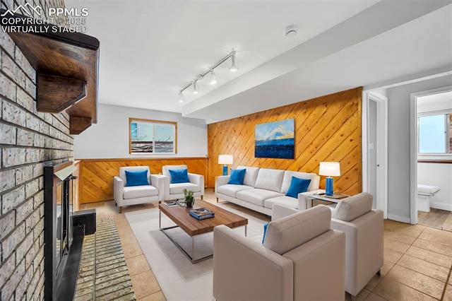 5109 Mira Loma Circle