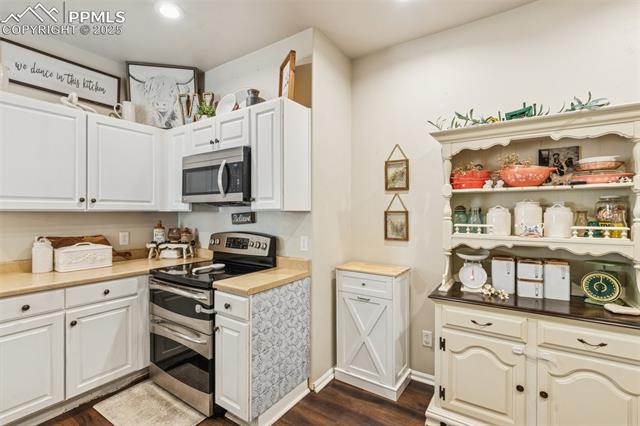 3120 River Valley View