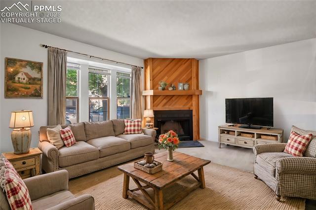 6826 Ravencrest Drive