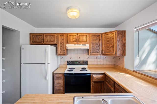 6826 Ravencrest Drive