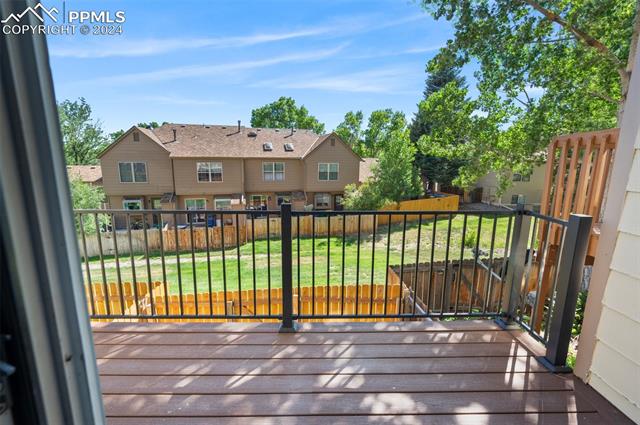 6826 Ravencrest Drive